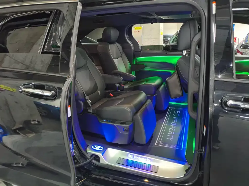 Toyota Granvia — фото 7