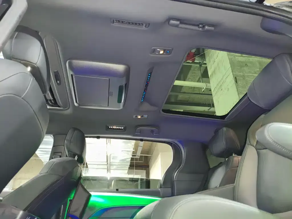 Toyota Granvia — фото 3