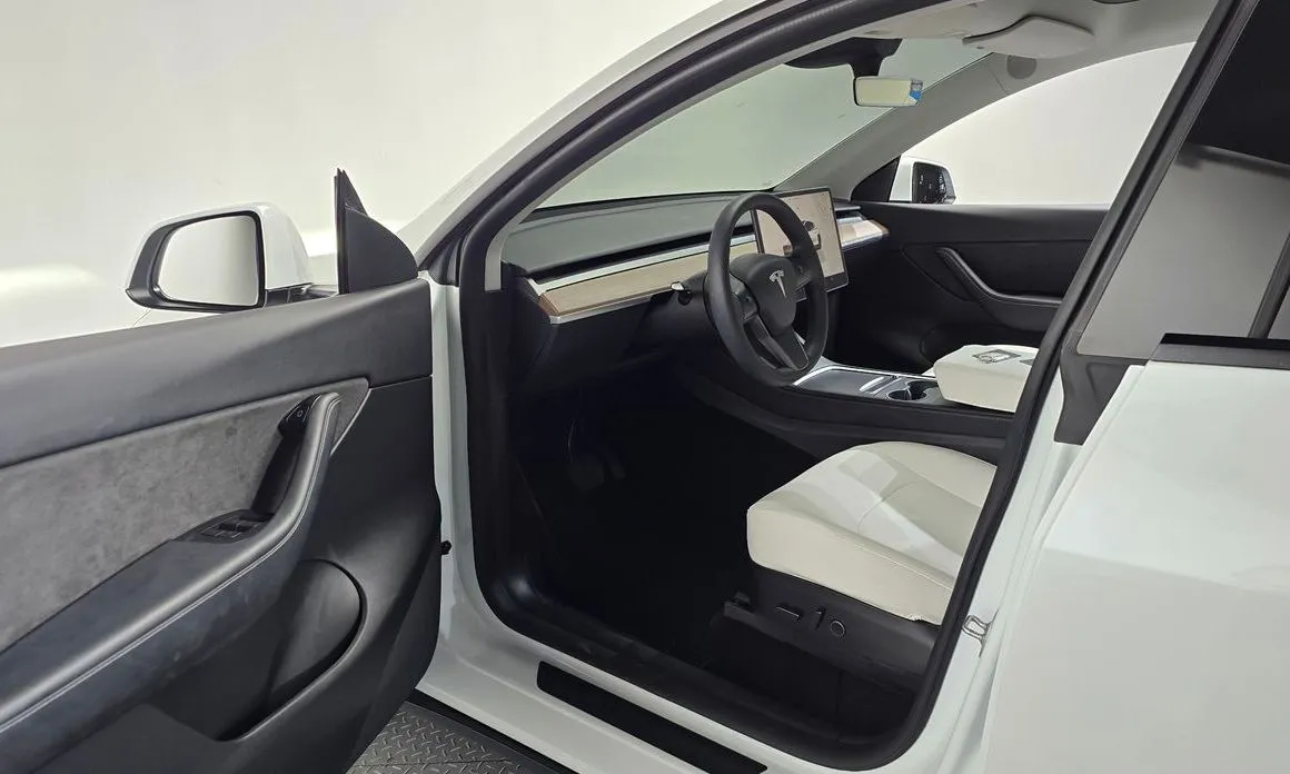 Tesla Model Y — фото 8