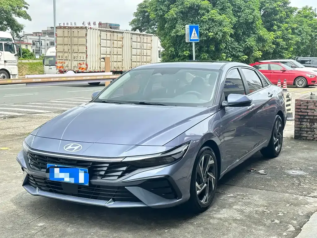 Hyundai Elantra — фото 1