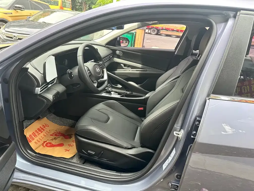 Hyundai Elantra — фото 2