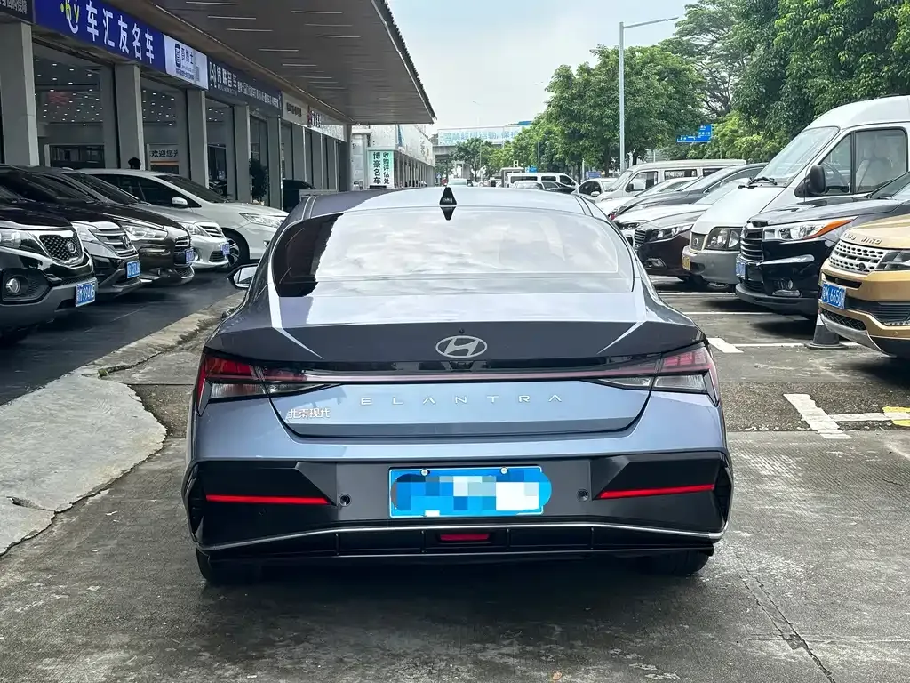 Hyundai Elantra — фото 7