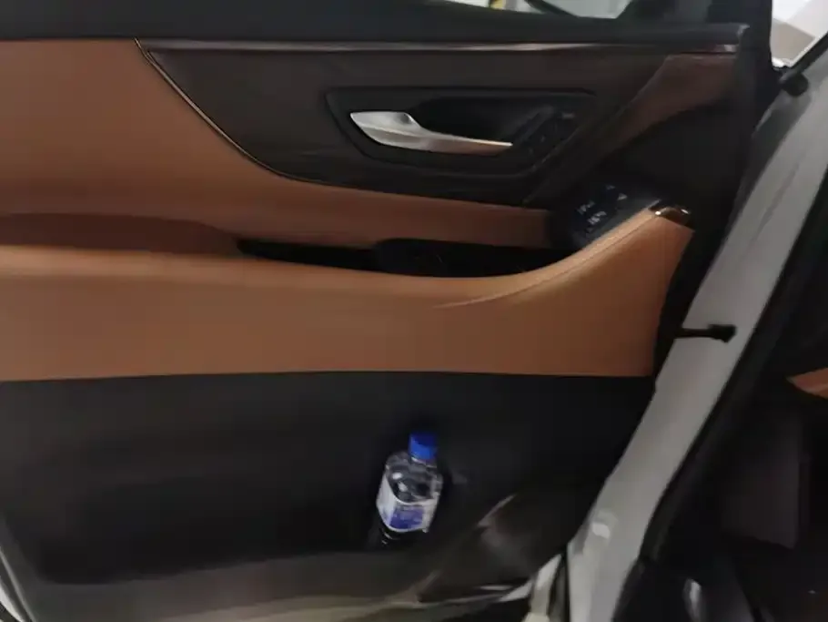 Toyota Alphard — фото 2