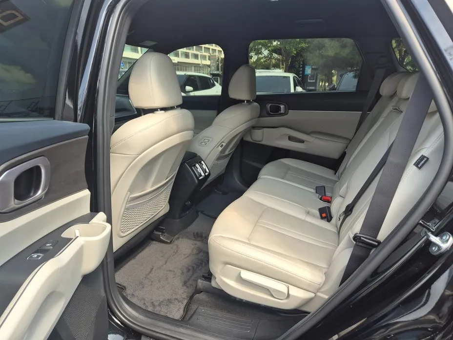 Kia Sorento — фото 7