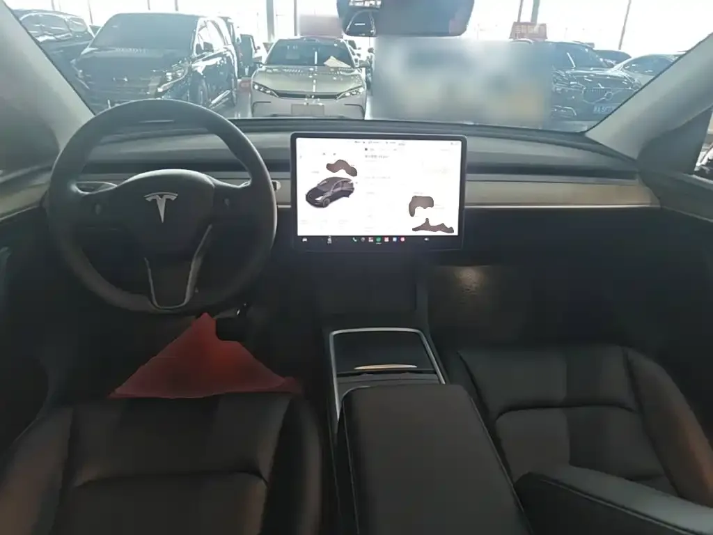 Tesla Model Y — фото 10