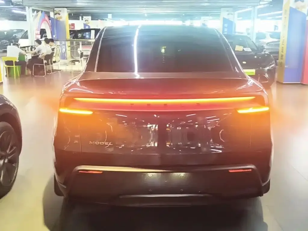 Tesla Model Y — фото 6