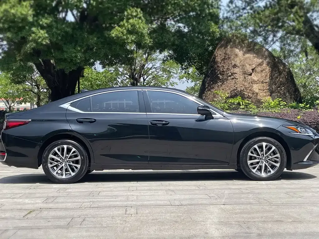 Lexus ES — фото 10