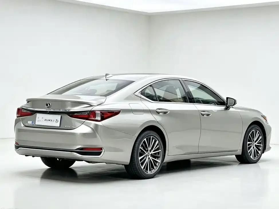 Lexus ES — фото 3
