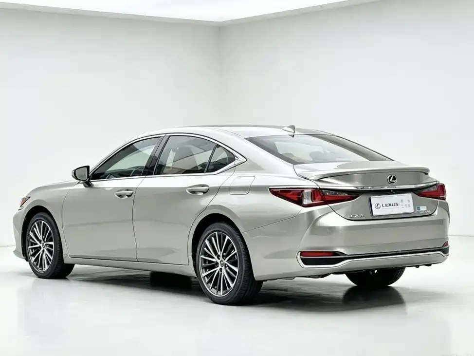 Lexus ES — фото 6