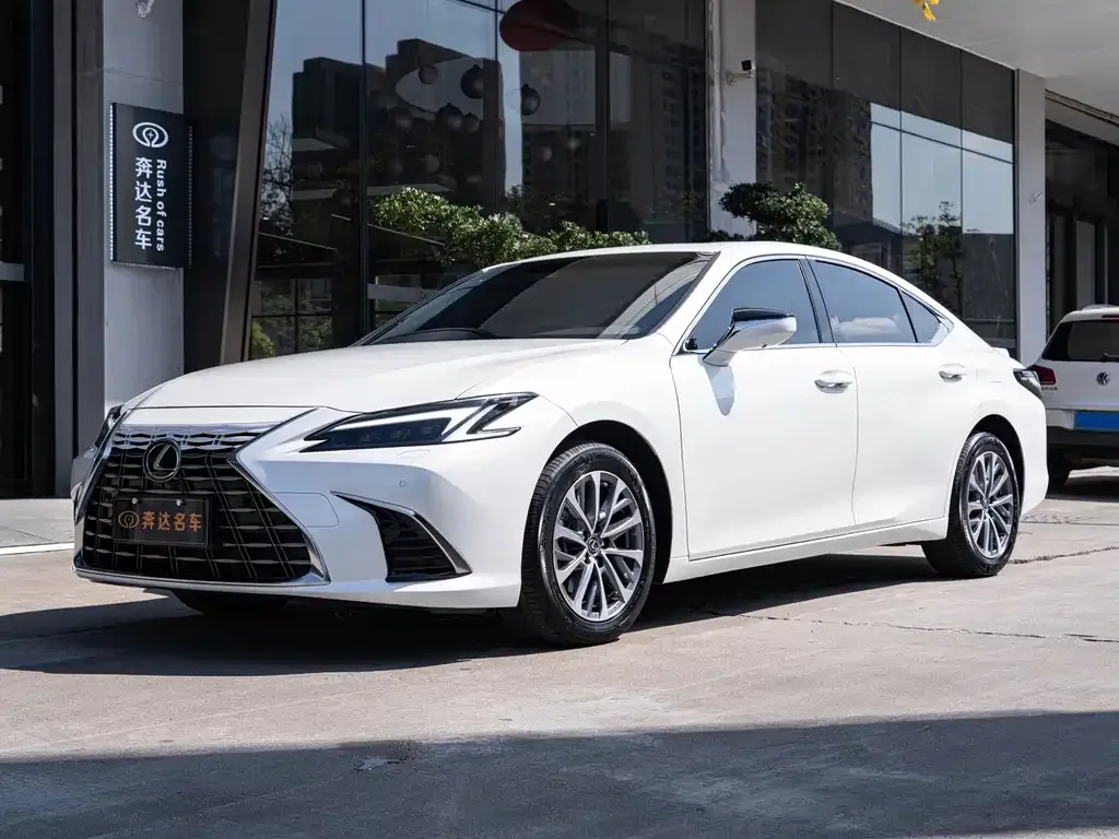 Lexus ES — фото 1