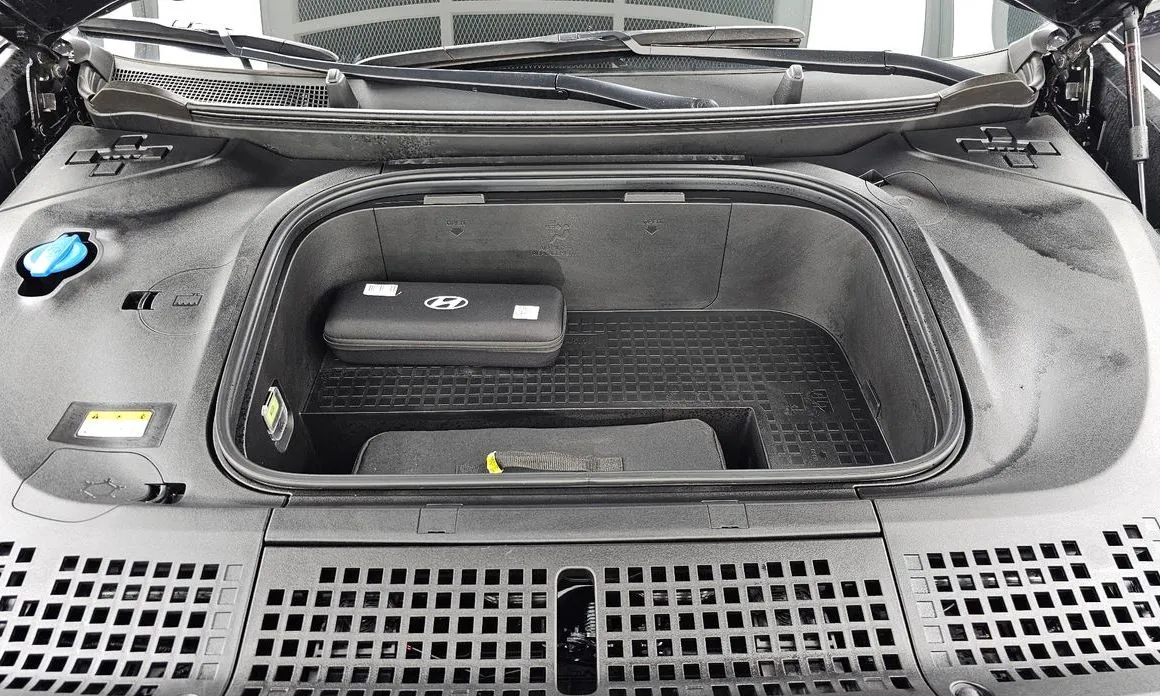 Hyundai Ioniq9 — фото 10