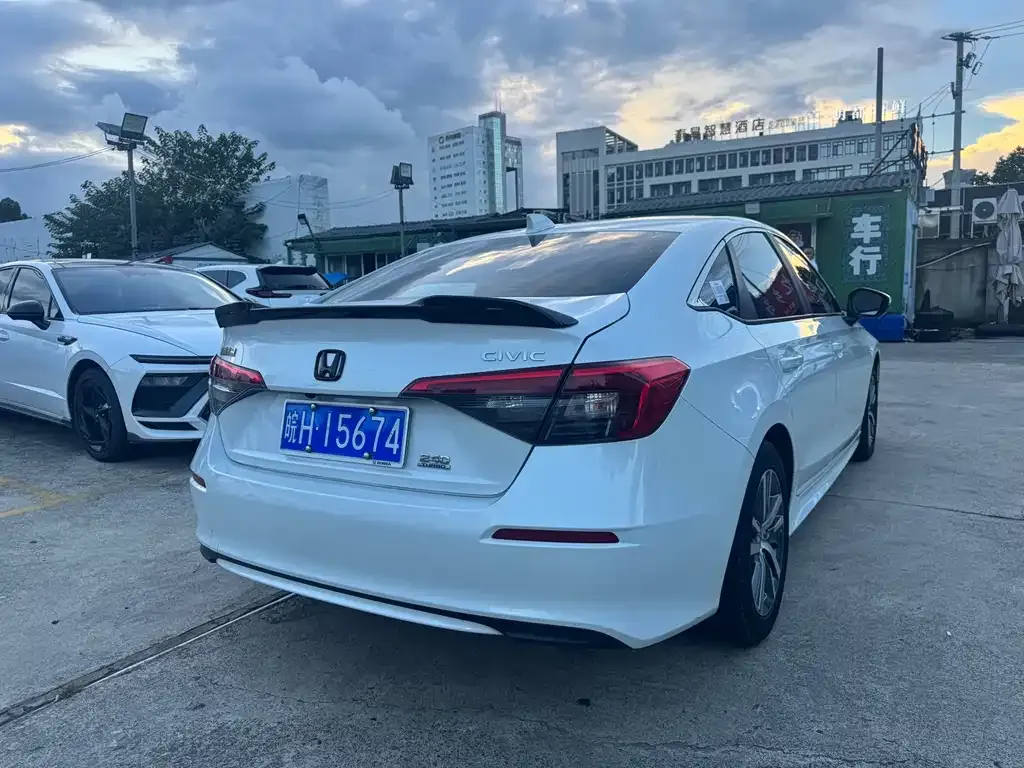 Honda Civic — фото 8