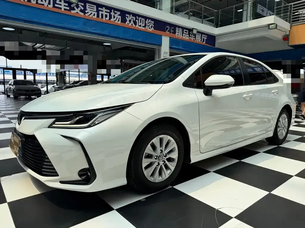 Toyota Corolla — фото 1