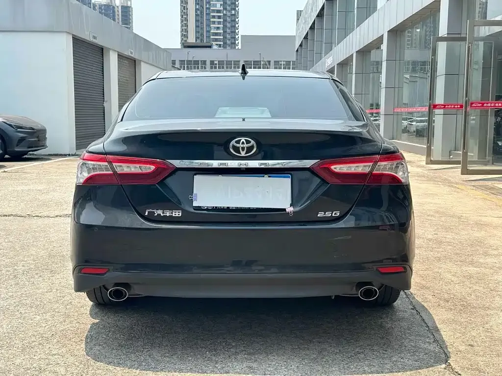 Toyota Camry — фото 4