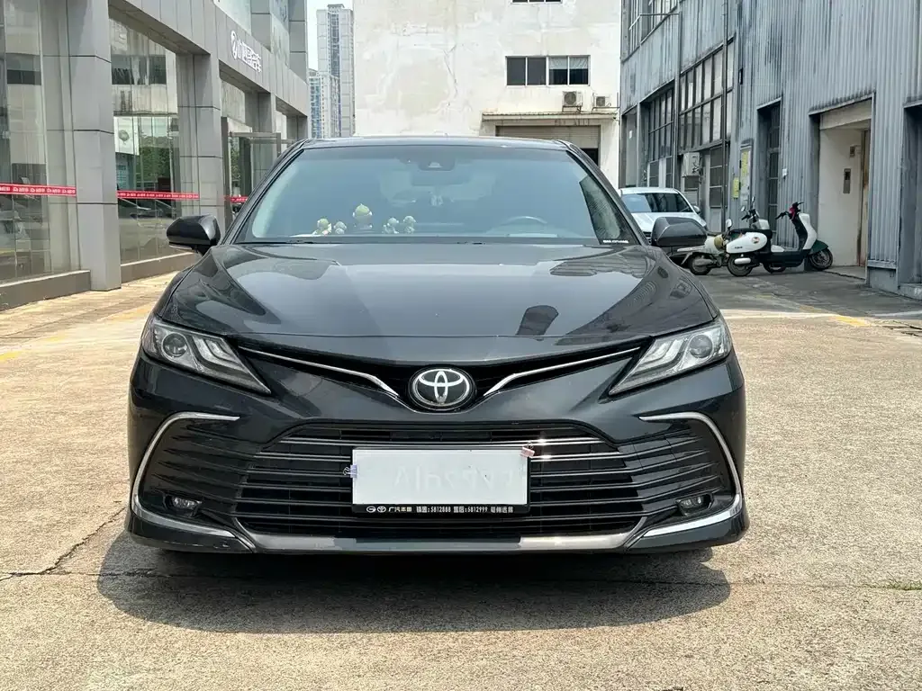 Toyota Camry — фото 7