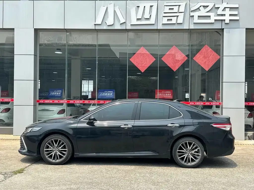 Toyota Camry — фото 5