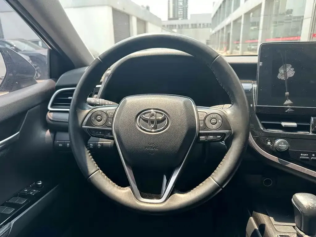 Toyota Camry — фото 3