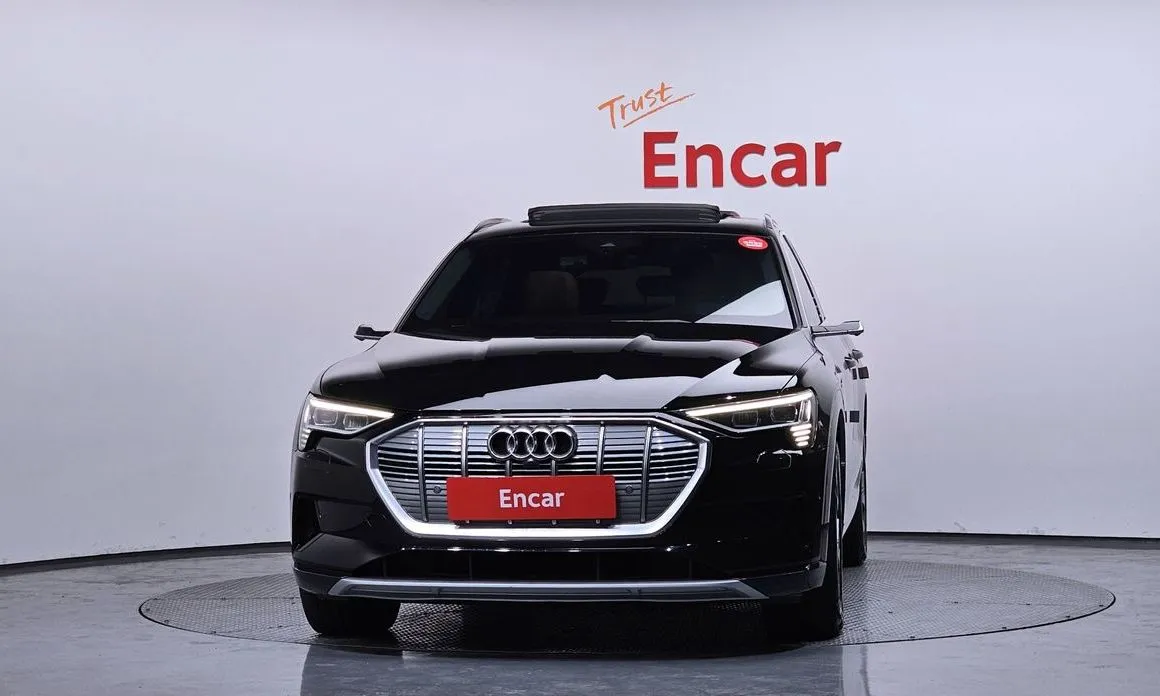 Audi e-tron — фото 2