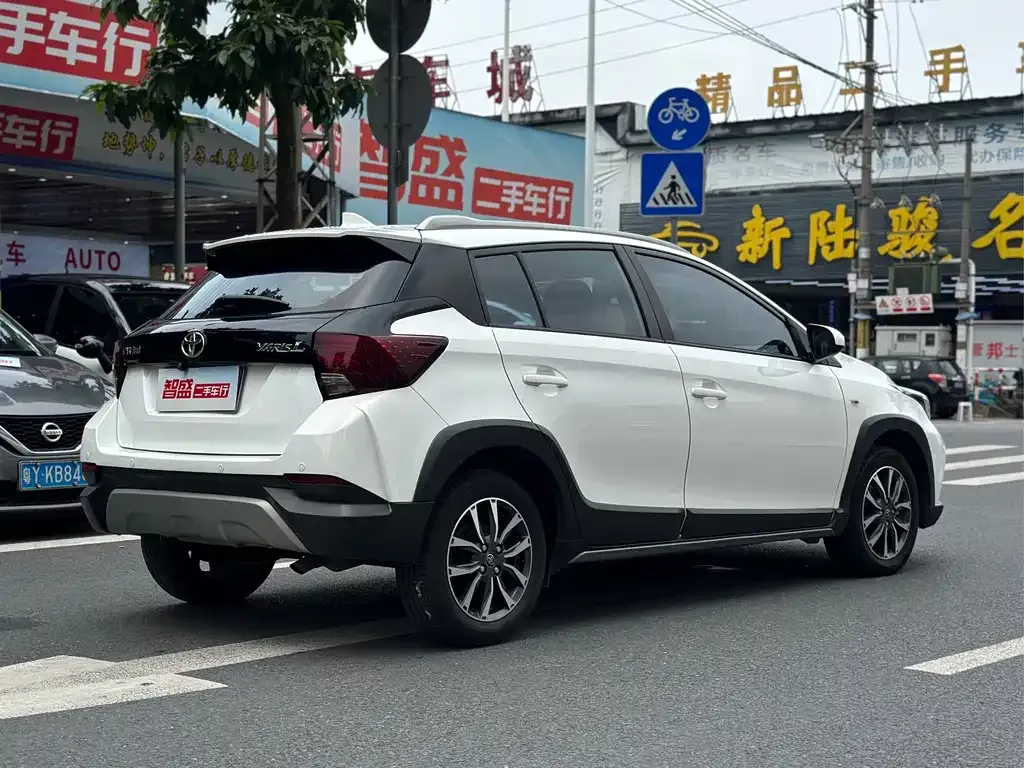 Toyota Yaris L — фото 7