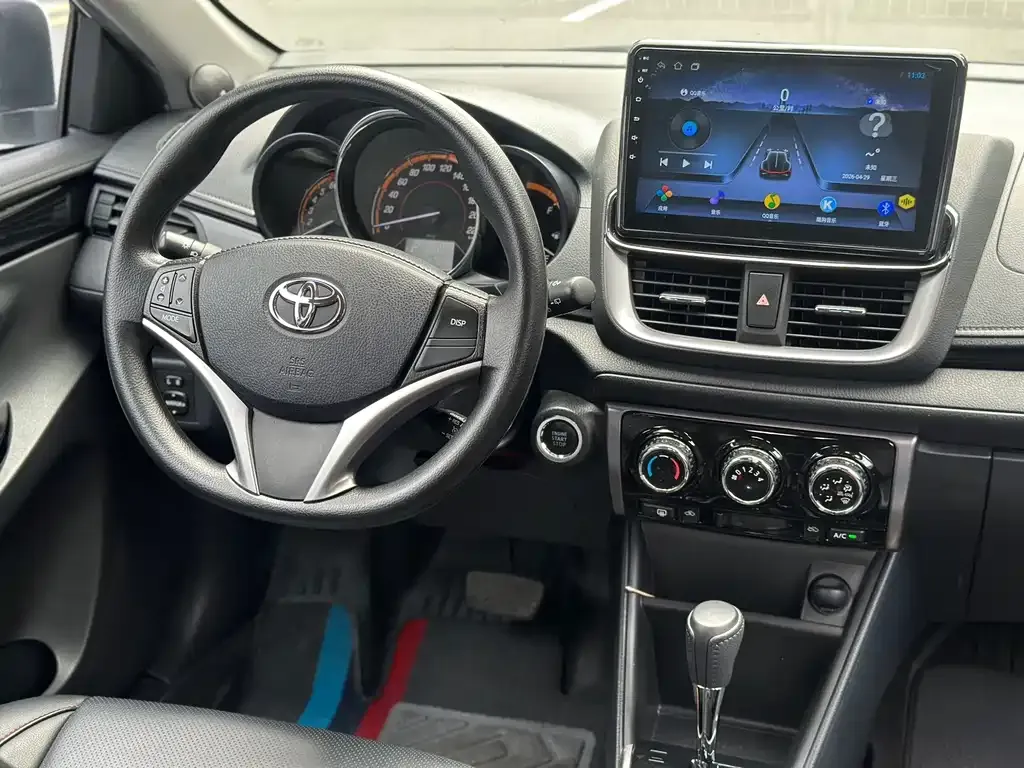 Toyota Yaris L — фото 8