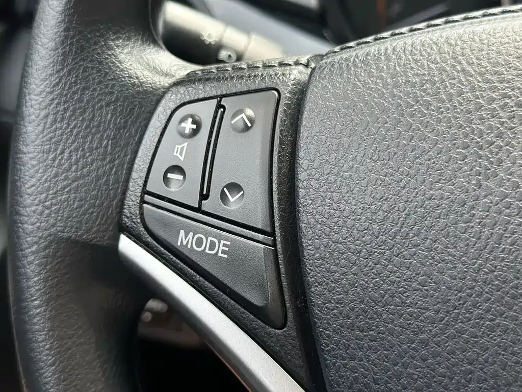 Toyota Yaris L — фото 9
