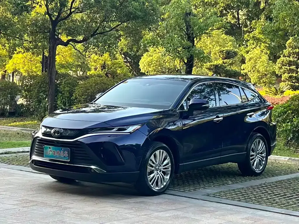 Toyota Harrier — фото 1