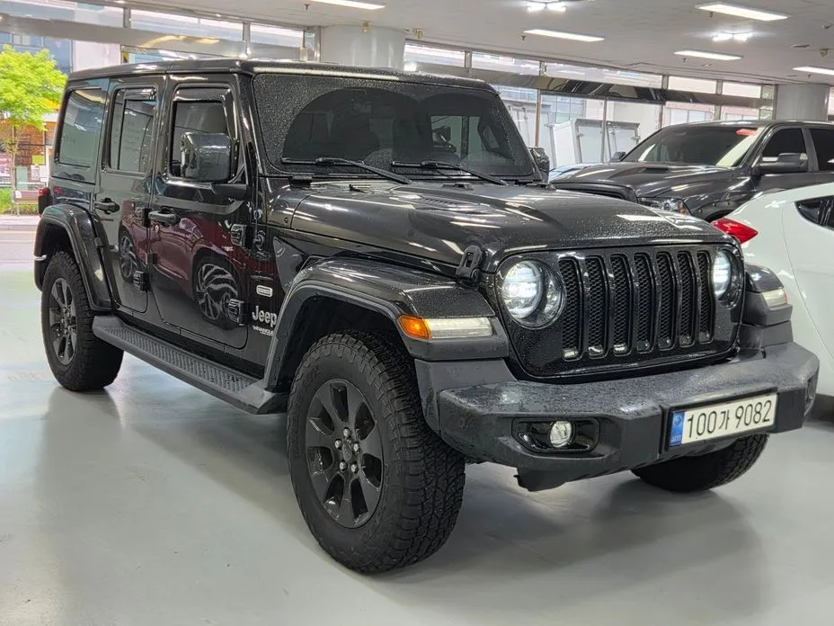 Jeep Wrangler — фото 1