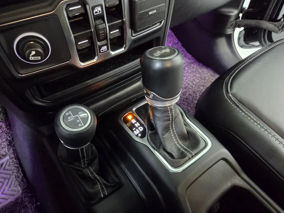 Jeep Wrangler — фото 10