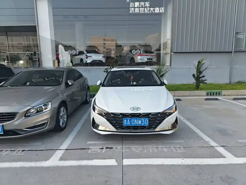 Hyundai Elantra — фото 1