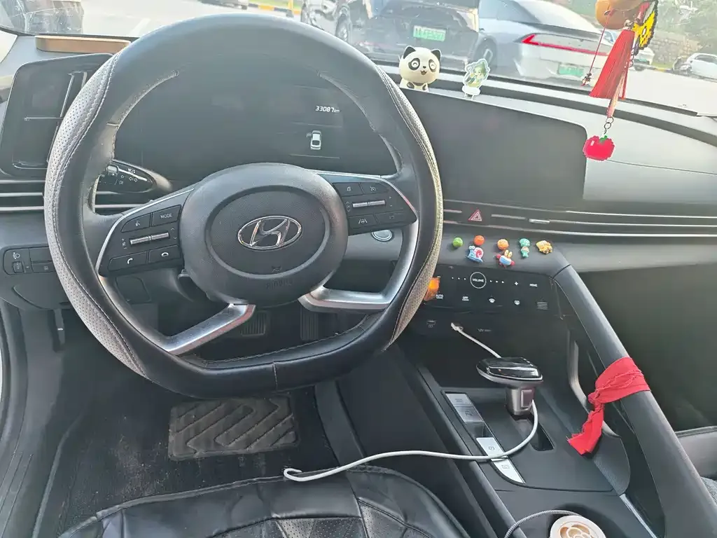 Hyundai Elantra — фото 3