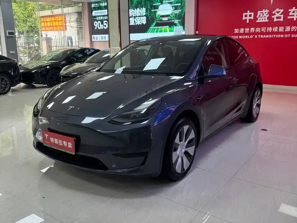 Tesla Model Y — фото 1