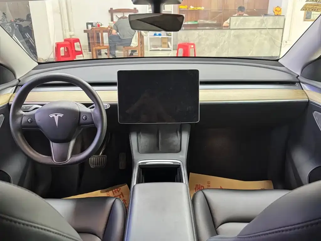 Tesla Model Y — фото 6