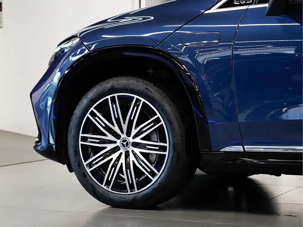Mercedes-Benz EQS SUV — фото 5