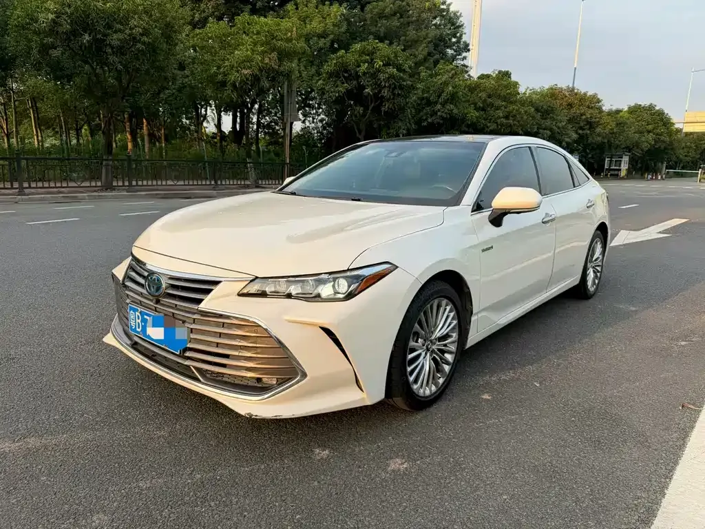 Toyota Avalon — фото 1