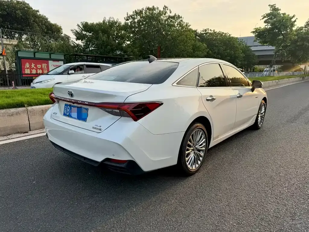 Toyota Avalon — фото 4