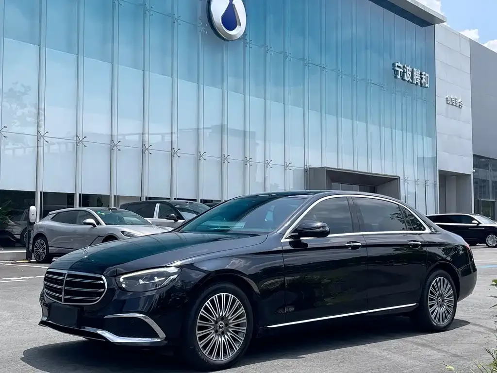Mercedes-Benz E-Class — фото 1
