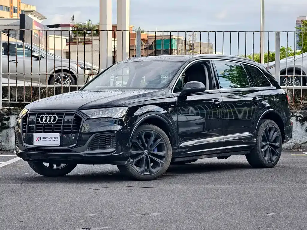 Audi Q7 — фото 1