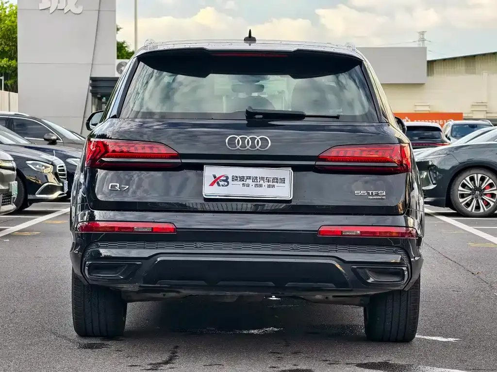 Audi Q7 — фото 10