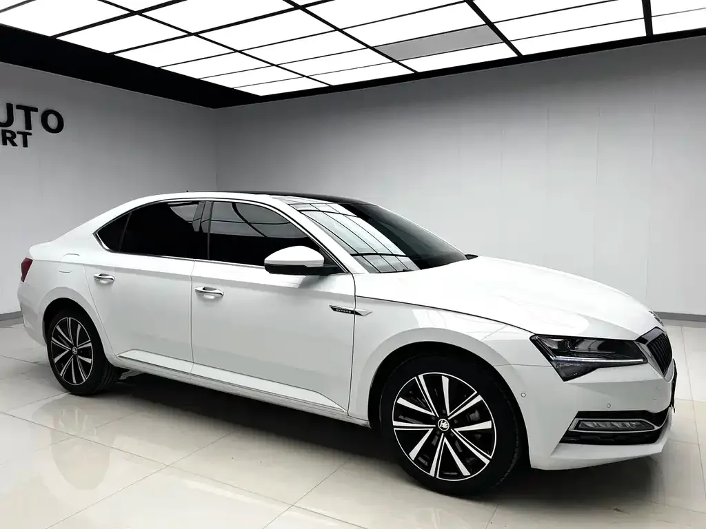 Skoda Superb — фото 5