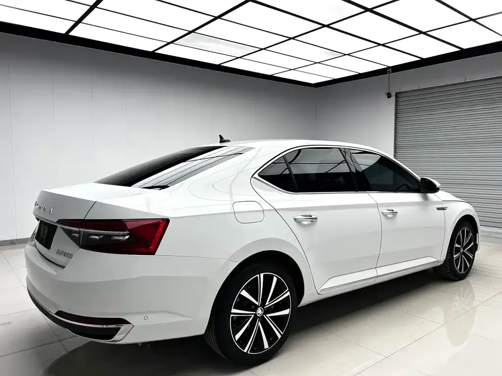 Skoda Superb — фото 7