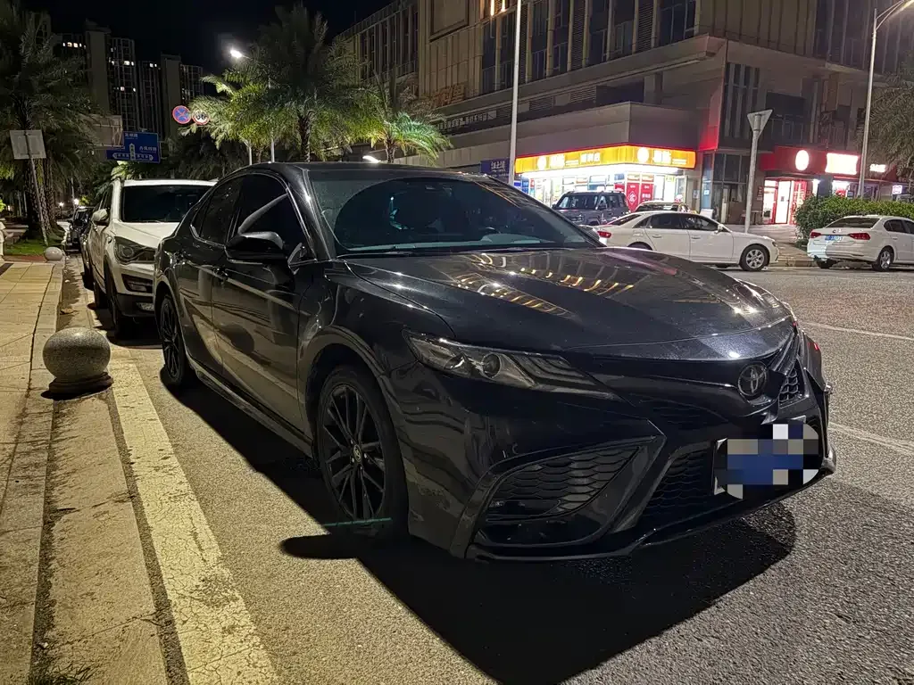 Toyota Camry — фото 5