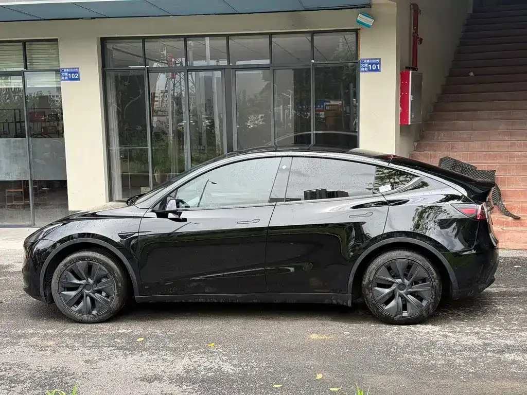 Tesla Model Y — фото 7