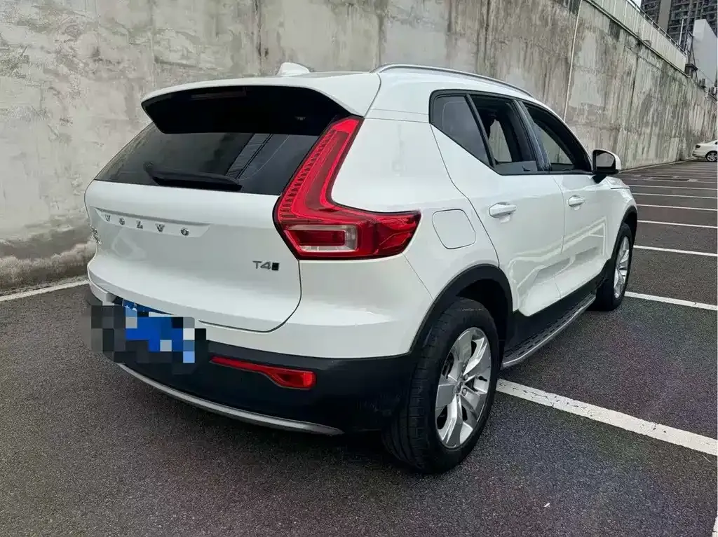 Volvo XC40 — фото 2