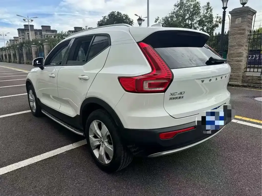 Volvo XC40 — фото 3