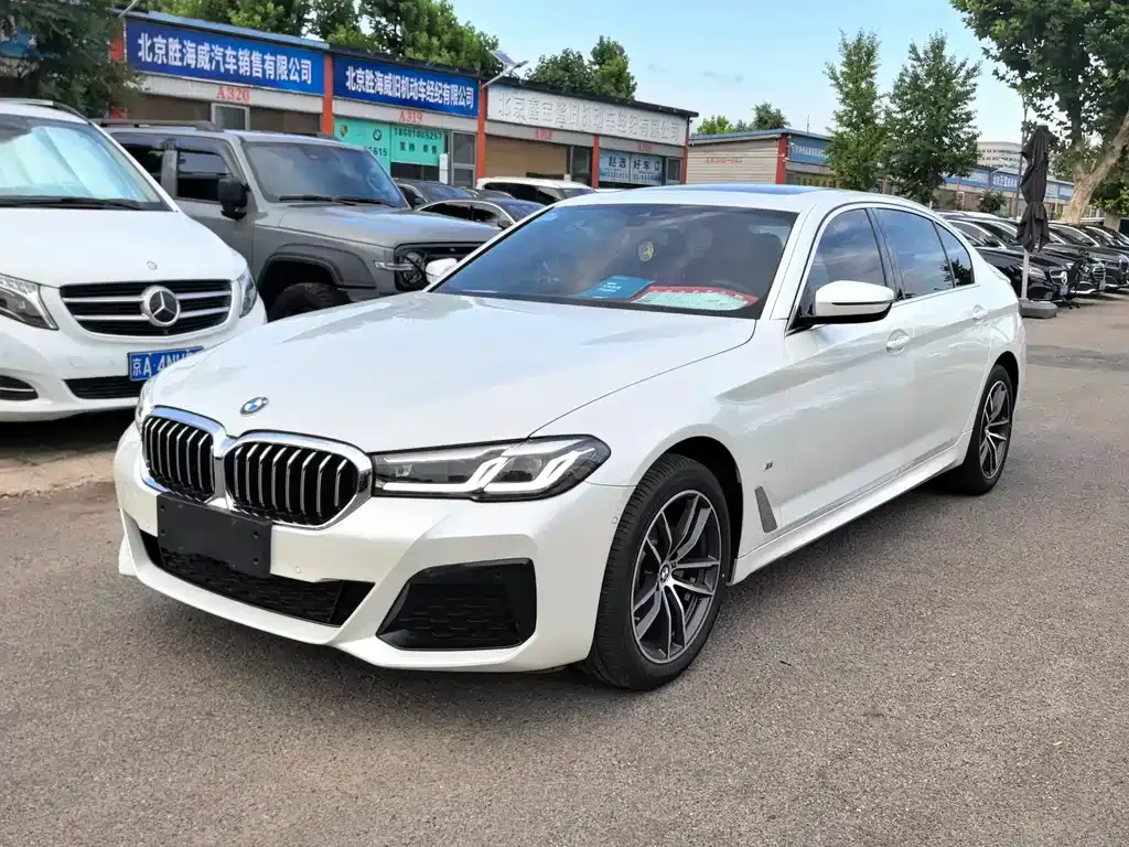 BMW 5 Series — фото 1
