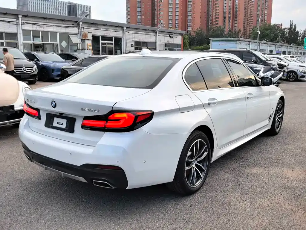 BMW 5 Series — фото 6