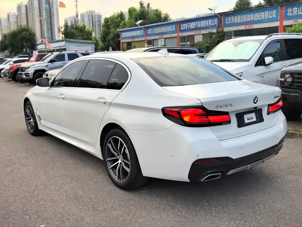 BMW 5 Series — фото 10