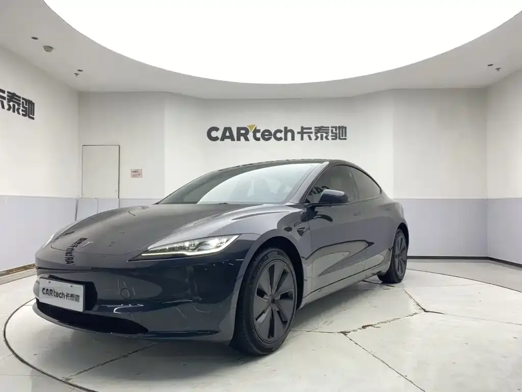Tesla Model 3 — фото 1