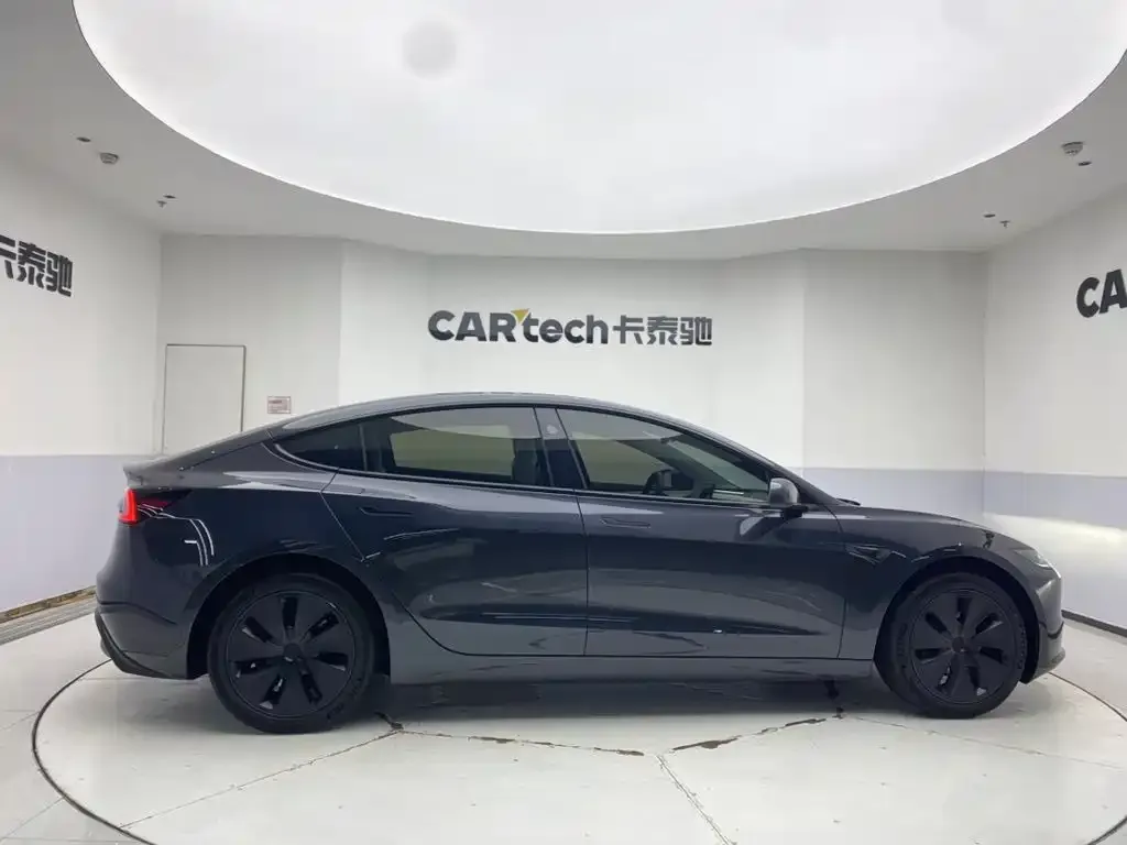 Tesla Model 3 — фото 10