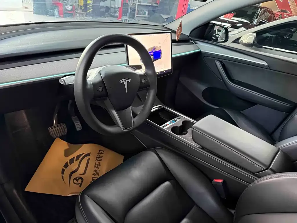 Tesla Model Y — фото 6